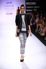 Model walk the ramp for Shift,Payal Khandwala,Roma Narsinghani show at Lakme Fashion Week Day 2 on 4th Aug 2012 (107).JPG